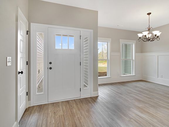 4th image of 1683 Pine Ridge Drive N