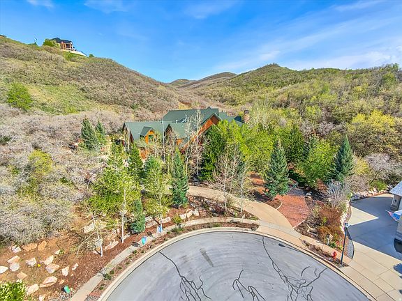 2nd image of 1400 Cove Cir