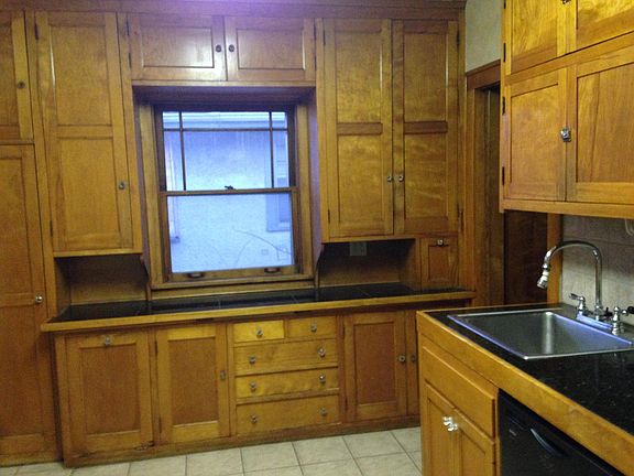 4th image of 3207 Garfield Ave S
