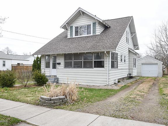 2nd image of 3013 Lowell St