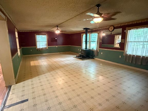4th image of 245 Red Fox Rd