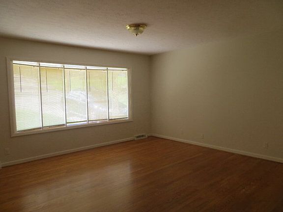 2nd image of 137 Lipton Ln