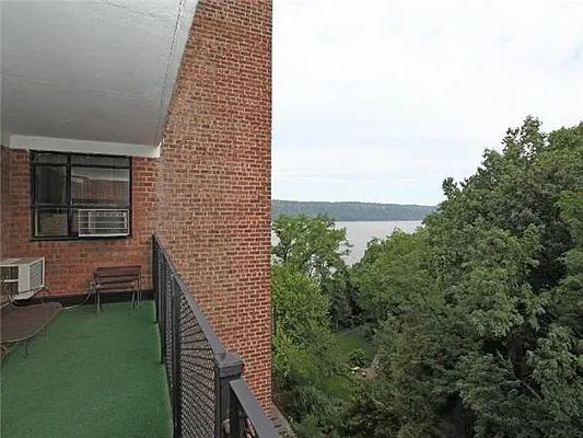 Sold by Exclusive Properties Sotheby's International Realty | media 48