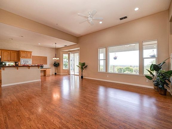 4th image of 3696 Coldwater Dr