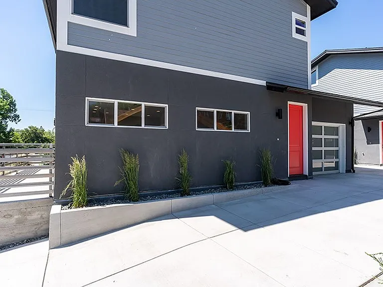809 Forest St — Photo 2