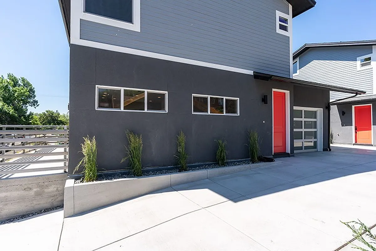 Building Photo - 809 Forest St