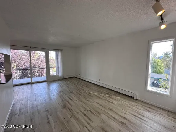 2400 Barrow St APT 301, Anchorage, AK 99503