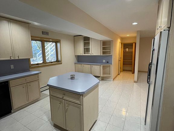 4th image of 22 Carriage Way