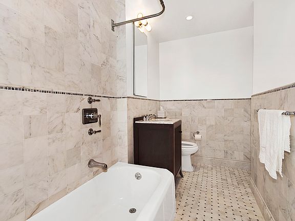 4th image of 525 E 89th St APT 2D