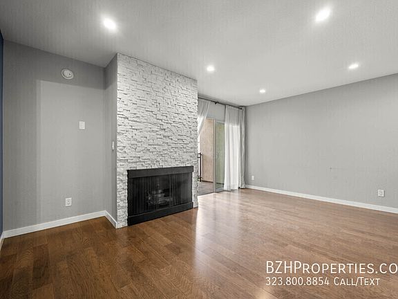 4th image of 141 S Clark Dr #412A