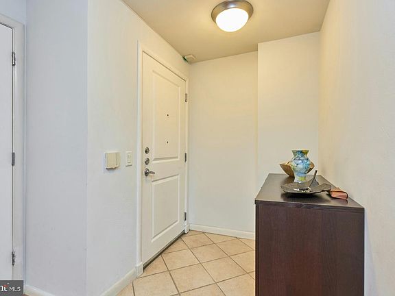 4th image of 1021 Garfield St #109