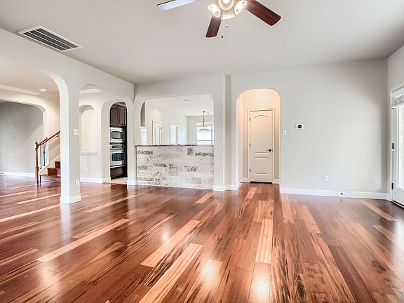 5th image of 7913 Menler Dr