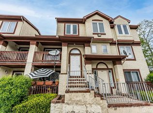 106 Michaels Ct, Woodbridge, NJ 07095