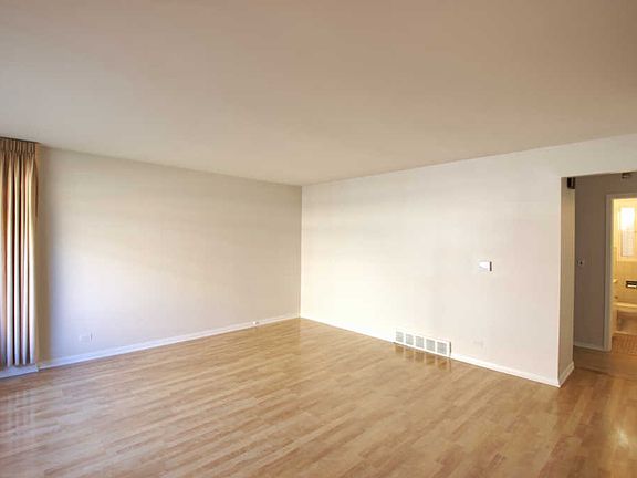 2nd image of 8922 La Crosse Ave #C