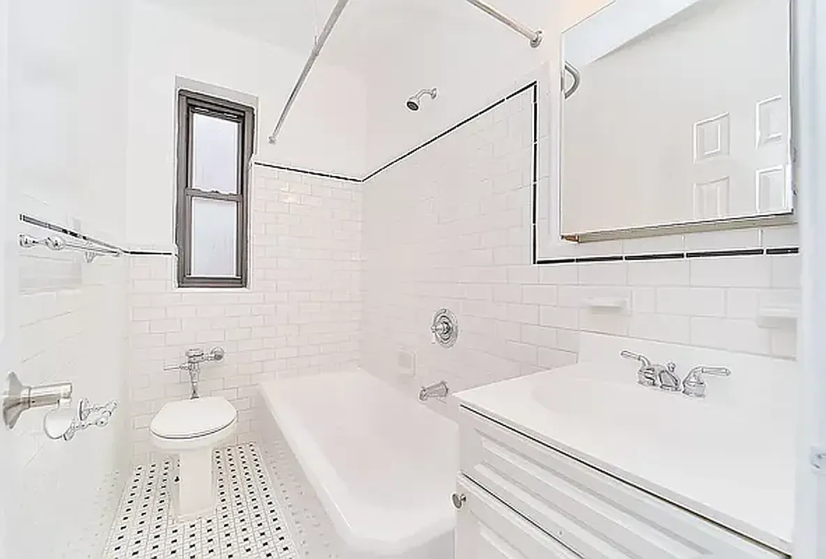135 East 50th Street — Photo 4