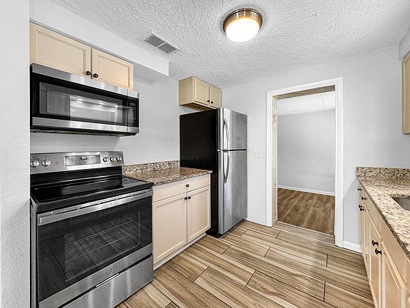3rd image of 4710 Ashmore Dr