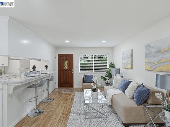 4th image of 2204 Segundo Ct APT 4