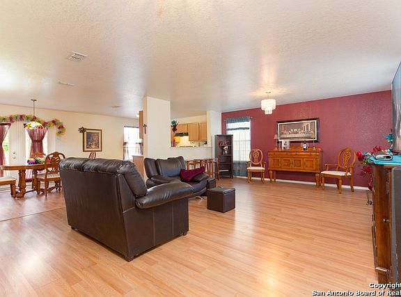 4th image of 218 Spruce Breeze