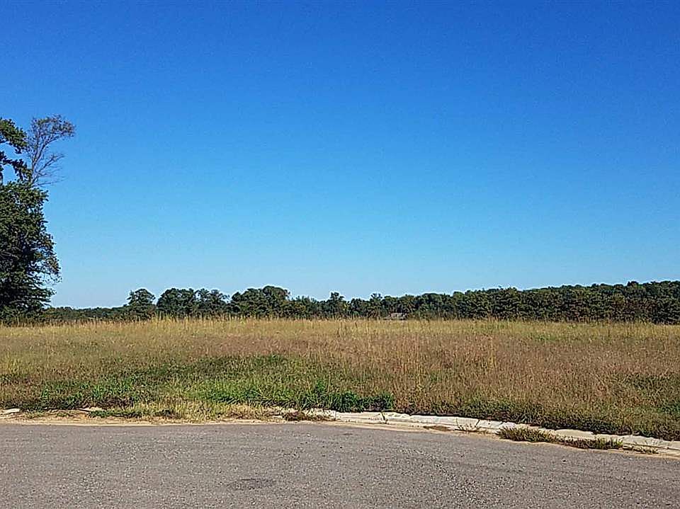 2nd image of 60 Rochester Cv