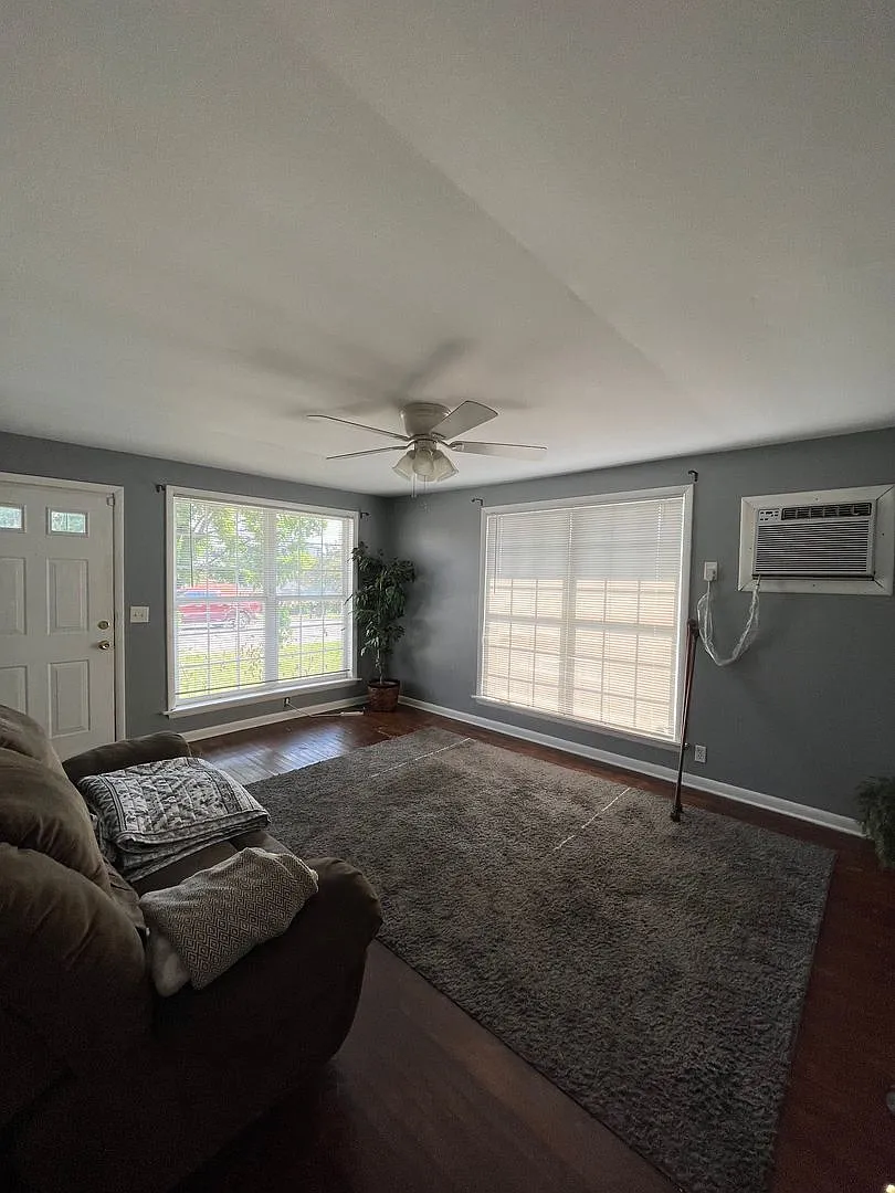 3301 Batavia St — Photo 3