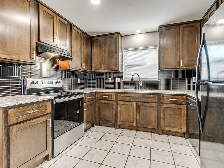 421 Foreman Ave — Photo 5
