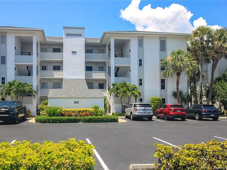 350 NE Edgewater Dr #202 — Photo 3