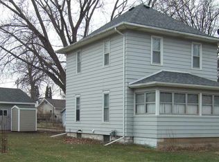 911 W 7th St, Waterloo, IA 50702