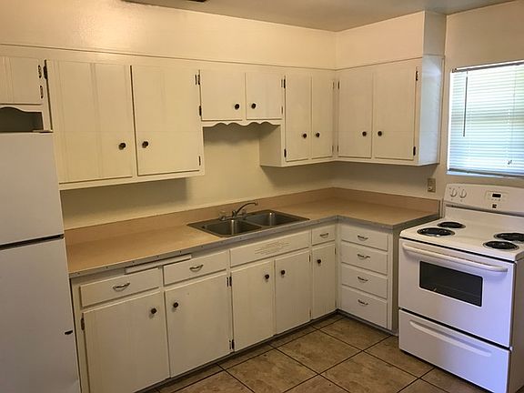3rd image of 1517 Dogwood Ln APT 11