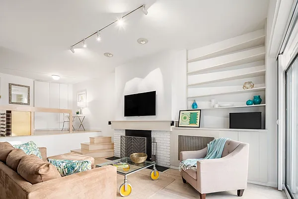 Sold by Compass | media 1