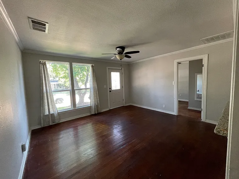 4300 Valentine St — Photo 4