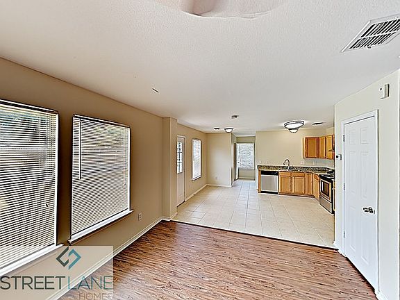 3rd image of 2717 Prairie Creek Dr