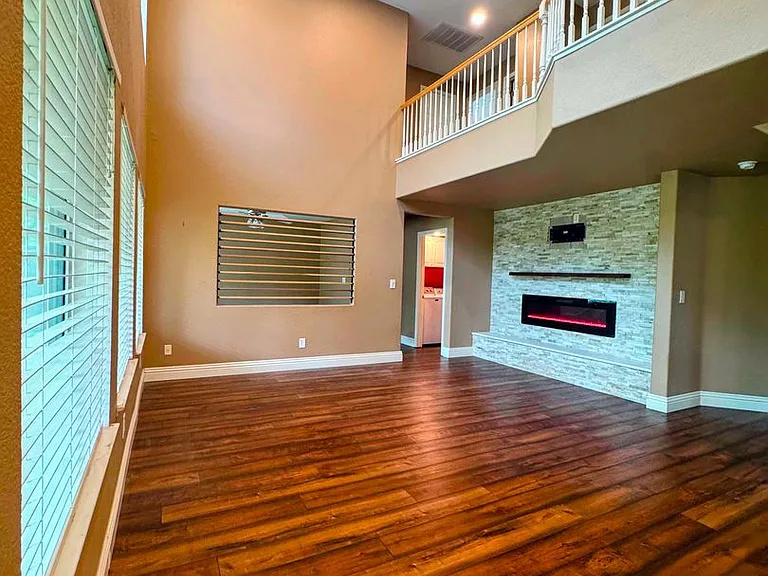 477 Fisher Cir — Photo 2