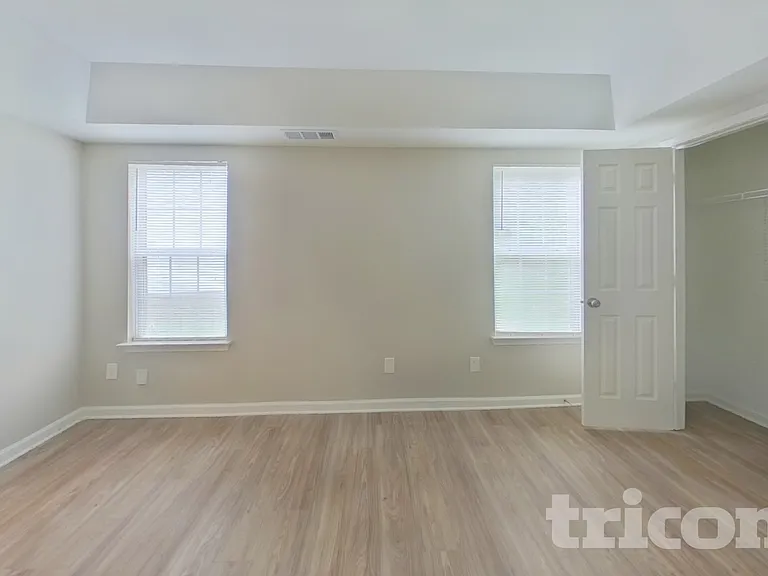 7715 Hidden Creek Dr — Photo 6