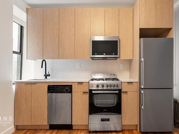 3rd image of 104 8th Ave #3R2