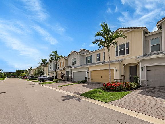 3rd image of 1093 Eucalyptus Drive