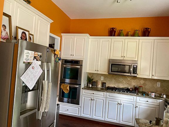 Interior - Kitchen. The refrigerator, double oven, microwave and gas cooktop come as part of the renting the house.