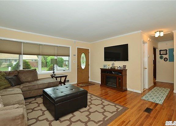 5th image of 27 Janet Dr