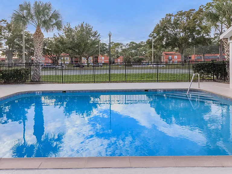 Walden Palms Apartments — Photo 12