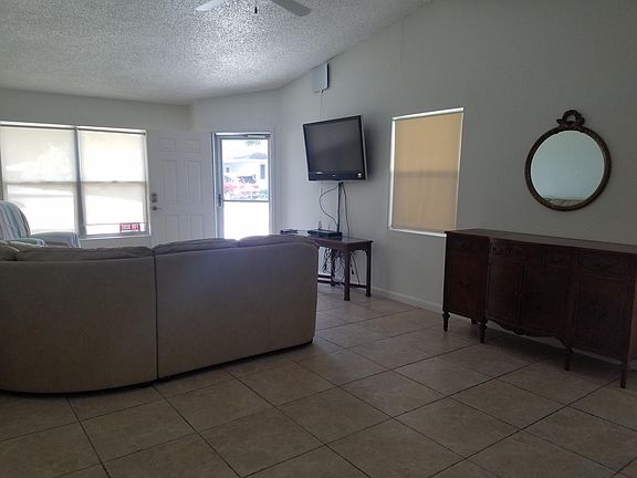 5th image of 4902 Colonnades Cir W