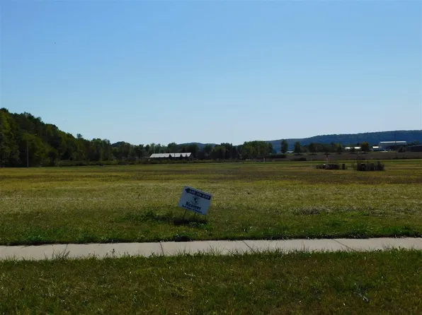 2306 Stephanie Cir, Prairie Du Chien, WI 53821