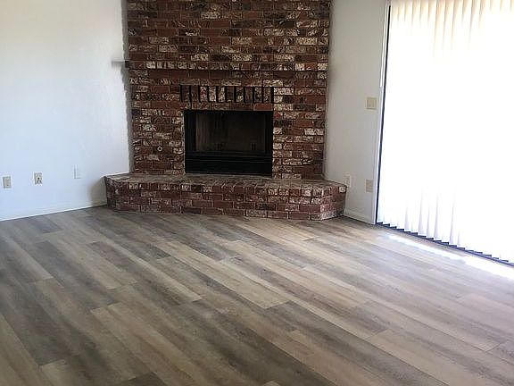Huge Living Room @ Fireplace