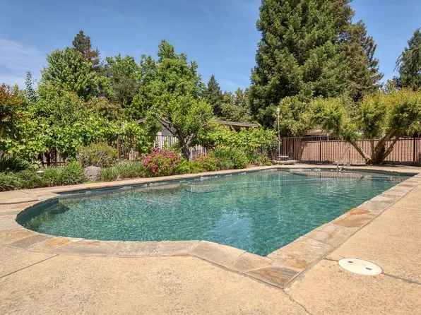 1031 N Daubenberger Rd, Turlock, CA 95380