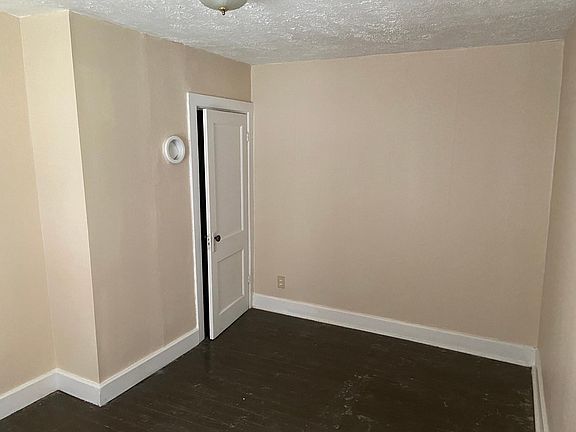 3rd image of 905 Byars Ave #B