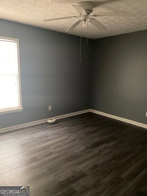 2 bed, 1.5 bath, 1100 sqft, $1,300 — Photo 2