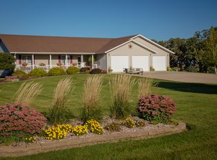 1144 9th St E, Cresco, IA 52136