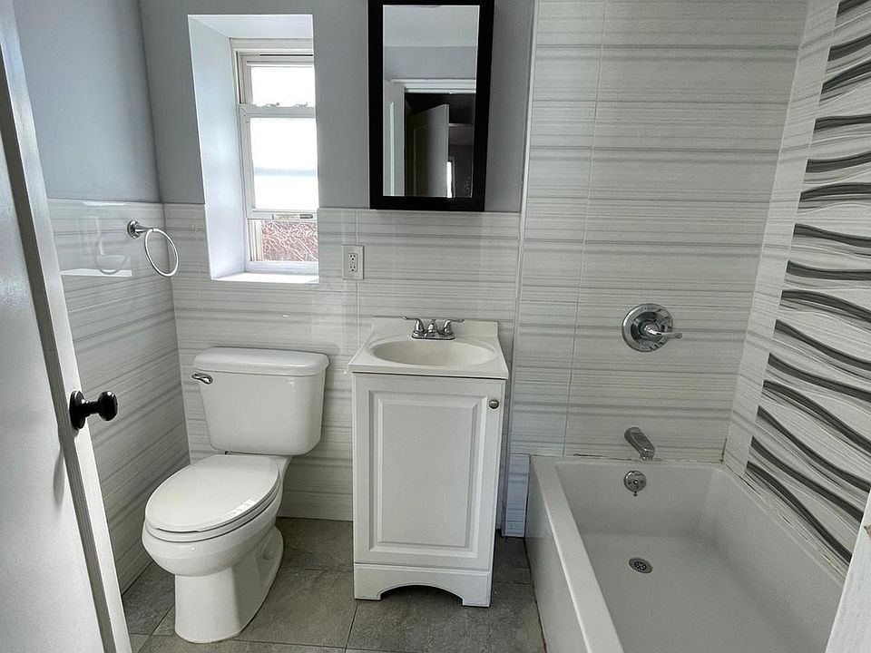 2nd image of 75 Clendenny Ave #2CK
