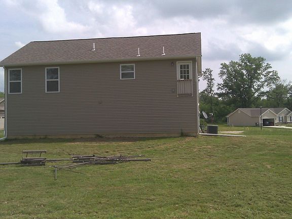 3rd image of 381 Gardenia Dr
