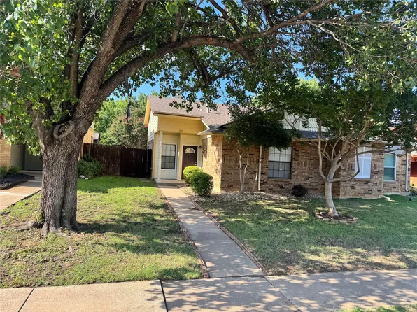 614 Canterbury St, Euless, TX 76039