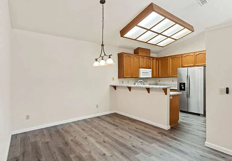 5740 Laguna Park Dr #B — Photo 7