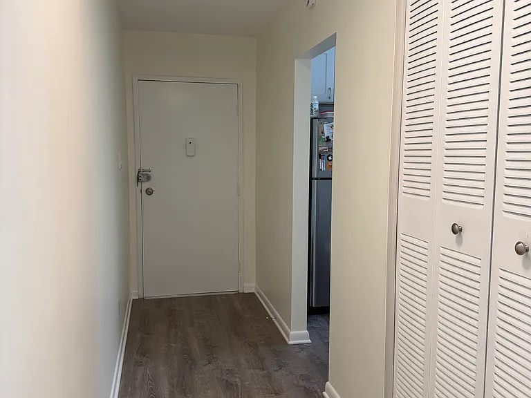 10625 Montrose Ave #201 — Photo 2